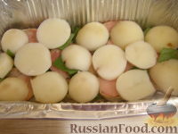 Фото приготовления рецепта: Запеканка-омлет с картошкой и колбасой - шаг №5
