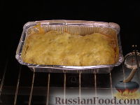 Фото приготовления рецепта: Запеканка-омлет с картошкой и колбасой - шаг №10