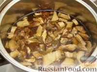 Фото приготовления рецепта: Суп из сушеных грибов с лапшой - шаг №6