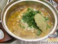 Фото приготовления рецепта: Суп из сушеных грибов с лапшой - шаг №10