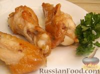 Фото приготовления рецепта: Куриные крылышки в медово-соевом соусе - шаг №5