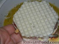 Фото приготовления рецепта: Мясные котлеты с сыром в вафельной "шубе" - шаг №10