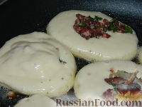 Фото приготовления рецепта: Оладьи с мясом - шаг №13