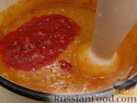 Фото приготовления рецепта: Песочное печенье с малиновой прослойкой и сахарной глазурью - шаг №13