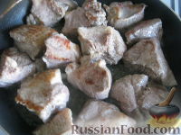 Фото приготовления рецепта: Кабачки, запечённые с помидорами, луком и сыром - шаг №1