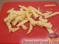 Фото приготовления рецепта: Овощное соте с шампиньонами и сыром (в микроволновке) - шаг №6