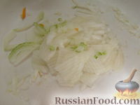 Фото приготовления рецепта: Шашлык из свинины с чесноком в луково-горчичном маринаде - шаг №3