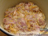 Фото приготовления рецепта: Шашлык из свинины с чесноком в луково-горчичном маринаде - шаг №8