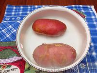 Фото приготовления рецепта: Холодник на кефире, со свёклой и колбасой - шаг №2