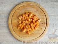Фото приготовления рецепта: Салат с творогом, абрикосами, льном и семечками подсолнуха - шаг №5