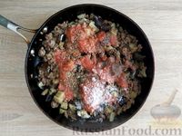 Фото приготовления рецепта: Баклажаны с мясным фаршем, сладким перцем и помидорами - шаг №12