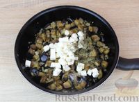 Фото приготовления рецепта: Жареные баклажаны с плавленым сыром - шаг №8