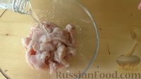 Фото приготовления рецепта: Куриная грудка в кляре на минералке - шаг №1