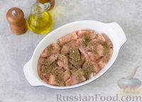 Фото приготовления рецепта: Куриное филе, запечённое с кабачками и помидорами - шаг №3