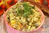 Фото приготовления рецепта: Салат из куриной печени с шампиньонами, маринованными огурцами и морковью - шаг №14