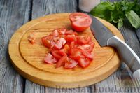 Фото приготовления рецепта: Салат с авокадо, помидорами и мидиями - шаг №4