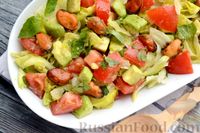 Фото приготовления рецепта: Салат с авокадо, помидорами и мидиями - шаг №10