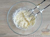 Фото приготовления рецепта: Малиновый пирог-перевёртыш - шаг №3