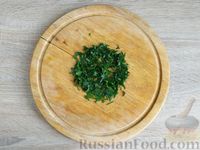 Фото приготовления рецепта: Салат с креветками, рисом, кукурузой и огурцами - шаг №10
