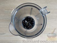 Фото приготовления рецепта: Смузи с ряженкой, чёрной смородиной и маком - шаг №3