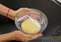 Фото приготовления рецепта: Плетёнка с орехами и варёной сгущёнкой - шаг №5