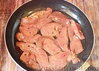 Фото приготовления рецепта: Свиная печень в томатно-соевом соусе - шаг №4