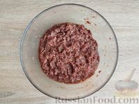 Фото приготовления рецепта: Котлеты из говяжьей печени и свиного фарша - шаг №7