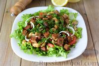 Фото приготовления рецепта: Салат с мидиями, помидорами и сухариками - шаг №13