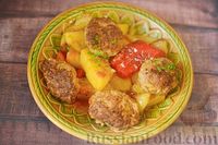 Фото приготовления рецепта: Котлеты, тушенные с картофелем и болгарским перцем - шаг №18