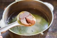 Фото приготовления рецепта: Рыбный суп из скумбрии с пшеном - шаг №3