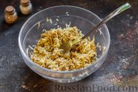 Фото приготовления рецепта: Рис с курицей, грибами и помидорами (в духовке) - шаг №5
