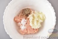 Фото приготовления рецепта: Пирог "Улитка" из лаваша, с фаршем, грибами, помидорами и сыром - шаг №5