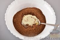 Фото приготовления рецепта: Муссовый торт с чёрной смородиной (без выпечки) - шаг №3
