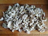 Фото приготовления рецепта: Макароны с грибным соусом - шаг №3