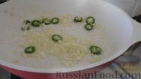 Фото приготовления рецепта: Куриное филе со стручковой фасолью, зелёным горошком, имбирём и соевым соусом - шаг №12