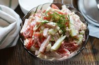 Фото приготовления рецепта: Салат с ветчиной, помидорами, сыром и огурцом - шаг №10