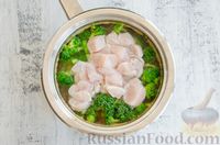 Фото приготовления рецепта: Суп с брокколи и куриным филе - шаг №6