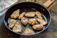 Фото приготовления рецепта: Свинина, жаренная с инжиром, в кисло-сладком соусе (на сковороде) - шаг №4