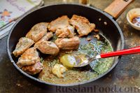 Фото приготовления рецепта: Свинина, жаренная с инжиром, в кисло-сладком соусе (на сковороде) - шаг №5