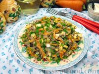 Фото приготовления рецепта: Салат из куриной печени с морковью, консервированным горошком и яйцами - шаг №14