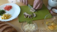 Фото приготовления рецепта: Гренки с начинкой из овощей, грибов и сыра - шаг №1