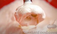 Фото приготовления рецепта: Творожная запеканка с малиной (без муки и масла) - шаг №1