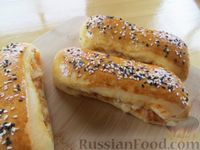 Фото к рецепту: Дрожжевые пирожки с куриным фаршем и сыром