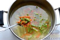 Фото приготовления рецепта: Овощной суп со стручковой фасолью и варёными яйцами - шаг №10