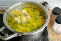 Фото приготовления рецепта: Сырный суп с курицей и кабачками - шаг №16