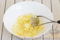 Фото приготовления рецепта: Киш из картофельного теста, со стручковой фасолью, помидорами и сыром - шаг №4