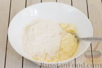 Фото приготовления рецепта: Киш из картофельного теста, со стручковой фасолью, помидорами и сыром - шаг №6