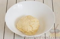 Фото приготовления рецепта: Киш из картофельного теста, со стручковой фасолью, помидорами и сыром - шаг №7