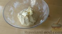 Фото приготовления рецепта: Сосиски в дрожжевом тесте, с помидорами и сыром - шаг №2