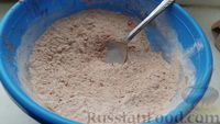 Фото приготовления рецепта: Шоколадный тарт с масляным миндальным кремом и малиной - шаг №4